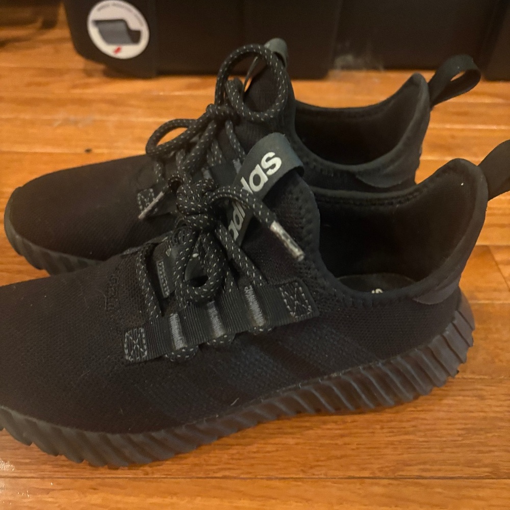 Black Addida sneakers women’s size 8